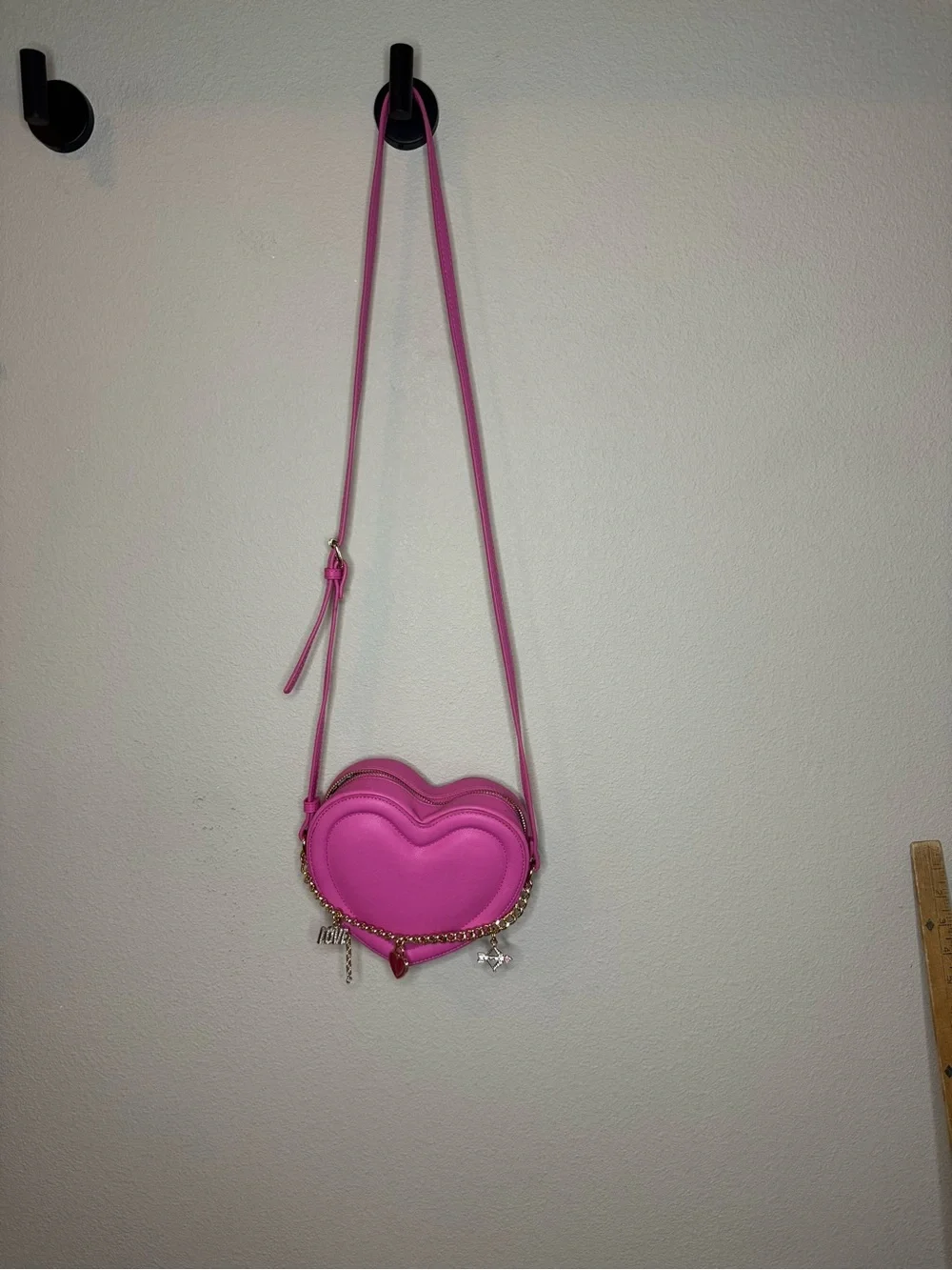 Juicy Couture Heart Shaped Pink Crossbody Bag Charm Purse - Picture 3 of 6